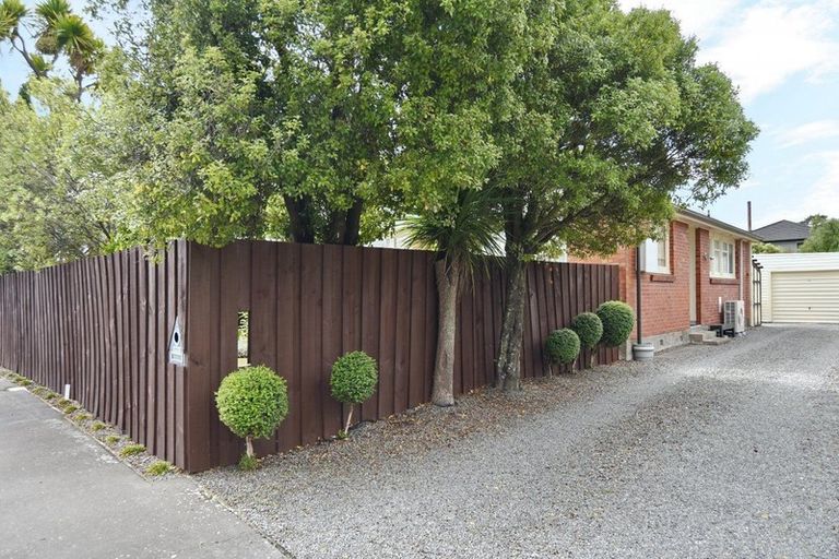 Photo of property in 27 Kowhai Terrace, Saint Martins, Christchurch, 8022