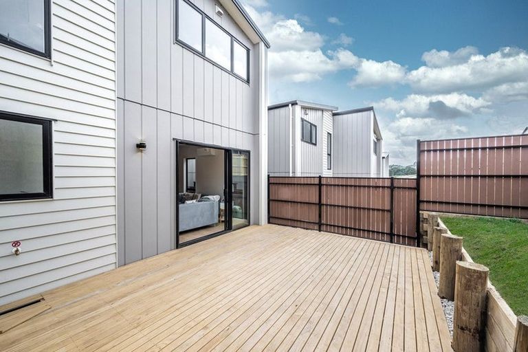 Photo of property in 3a Frontier Lane, Flat Bush, Auckland, 2019