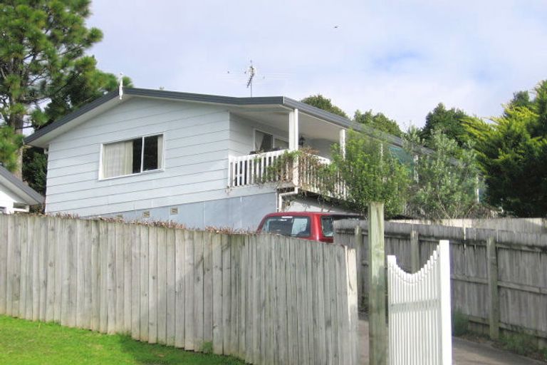 Photo of property in 16 Kearney Place, Massey, Auckland, 0614