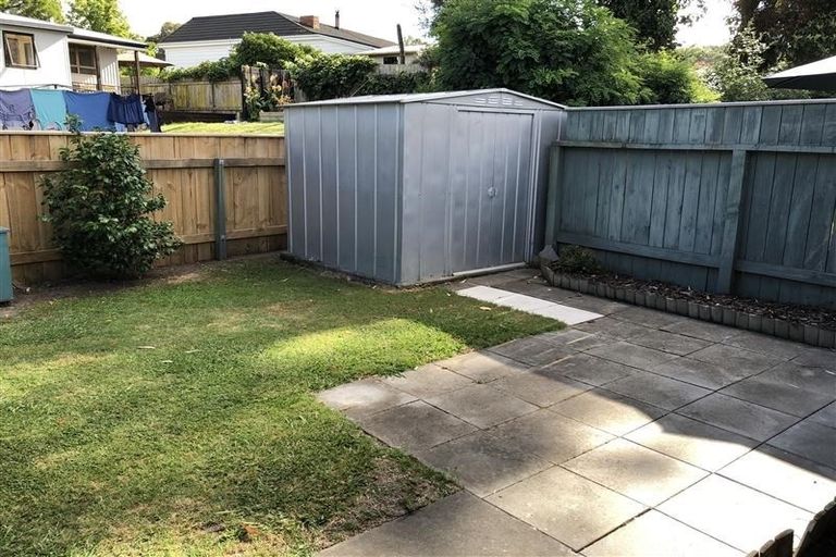 Photo of property in 2/7 Phillips Place, Havelock North, 4130