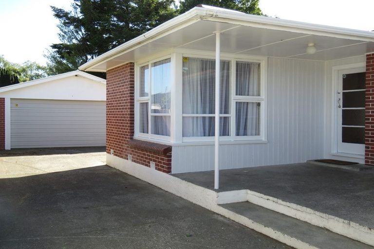 Photo of property in 64 Staveley Street, Avonhead, Christchurch, 8042