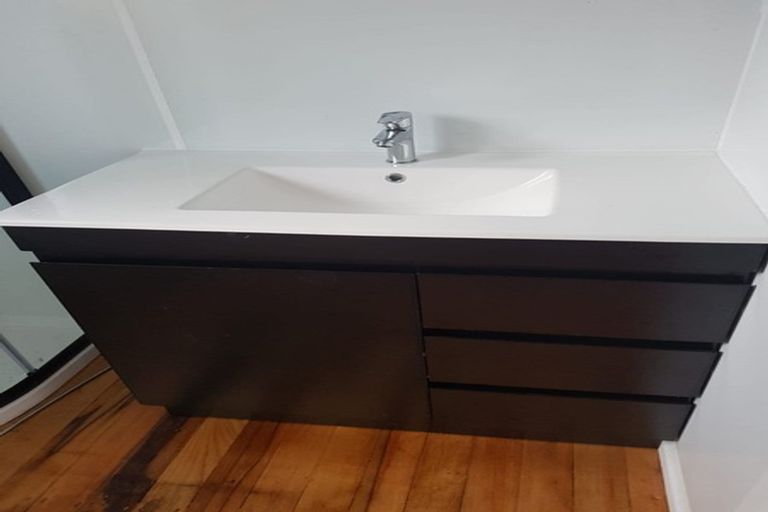 Photo of property in 66 Sherwood Avenue, Te Atatu South, Auckland, 0610