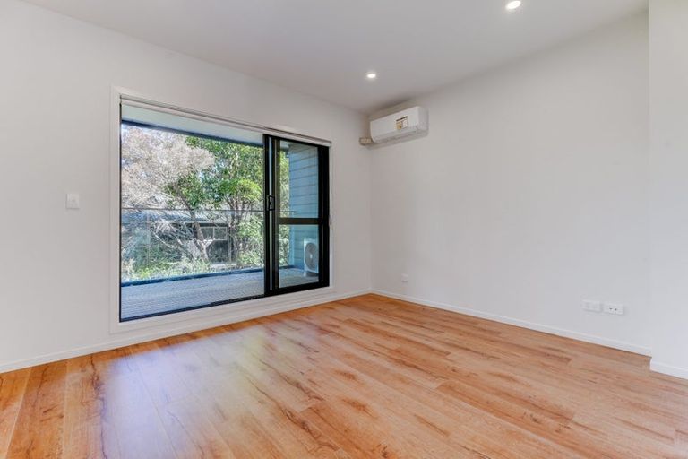 Photo of property in 11/9 Schnapper Rock Road, Greenhithe, Auckland, 0632