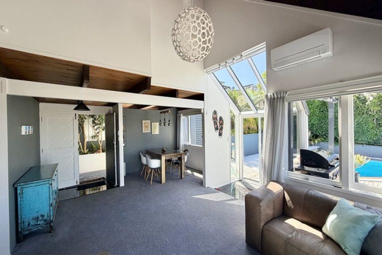 Photo of property in 52 Balmain Road, Chatswood, Auckland, 0626