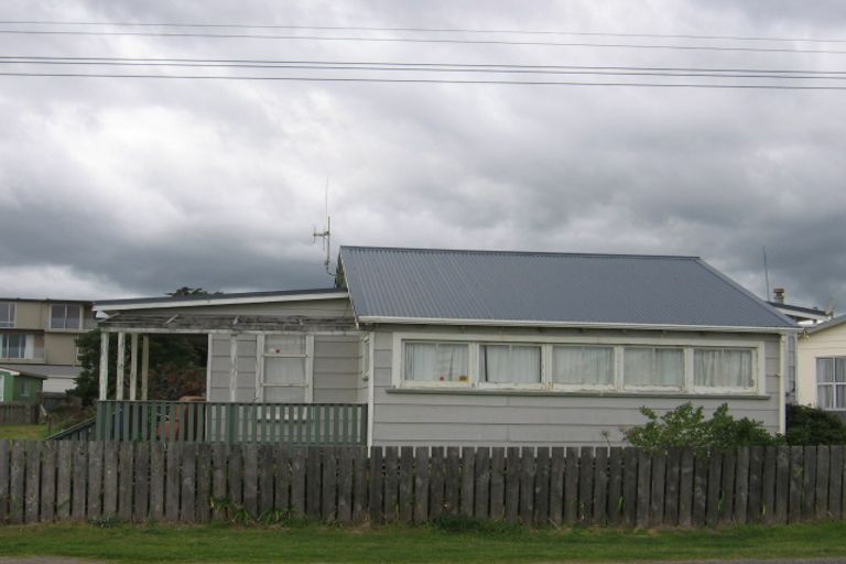 Photo of property in 21 Nash Parade, Foxton Beach, Foxton, 4815