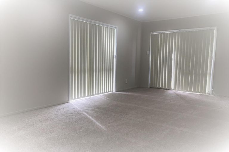 Photo of property in 20 Pukeroa Place, Papakura, 2110