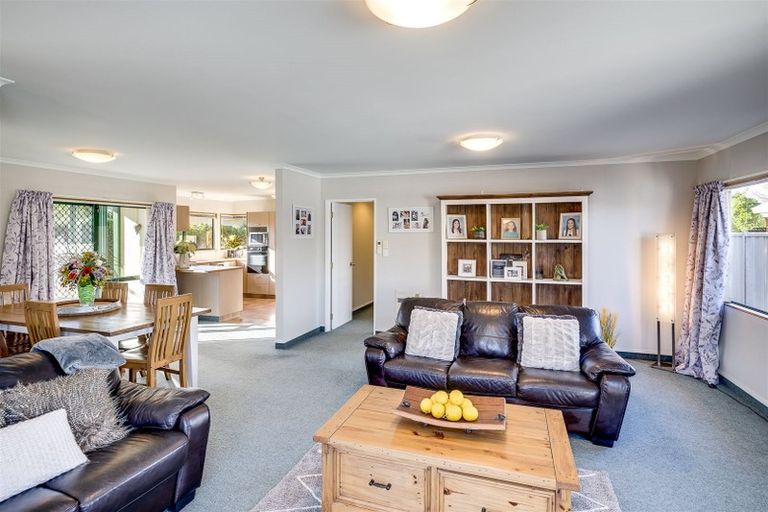 Photo of property in 5a Montague Way, Taradale, Napier, 4112