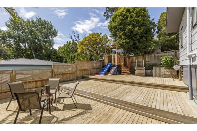 Photo of property in 1/20 Halder Place, Torbay, Auckland, 0632