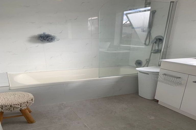 Photo of property in 2/116 Bucklands Beach Road, Bucklands Beach, Auckland, 2012