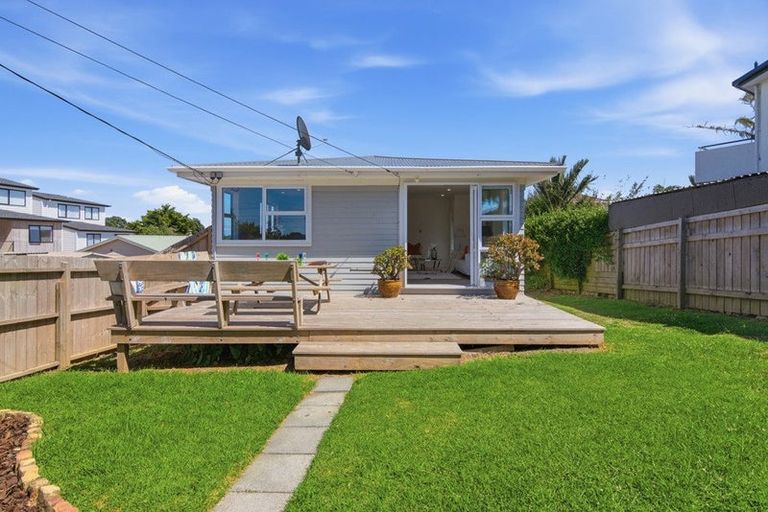 Photo of property in 1/862 East Coast Road, Northcross, Auckland, 0630