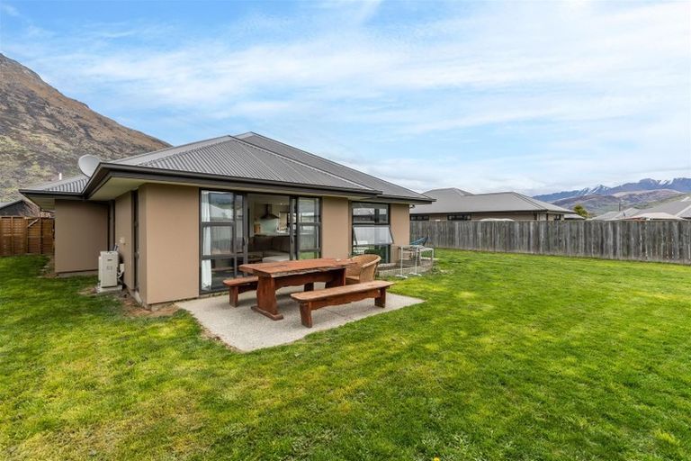 Photo of property in 13 Judge And Jury Drive, Lake Hayes, Queenstown, 9304