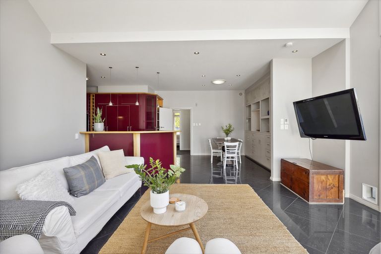 Photo of property in 85 Hargest Crescent, Saint Clair, Dunedin, 9012