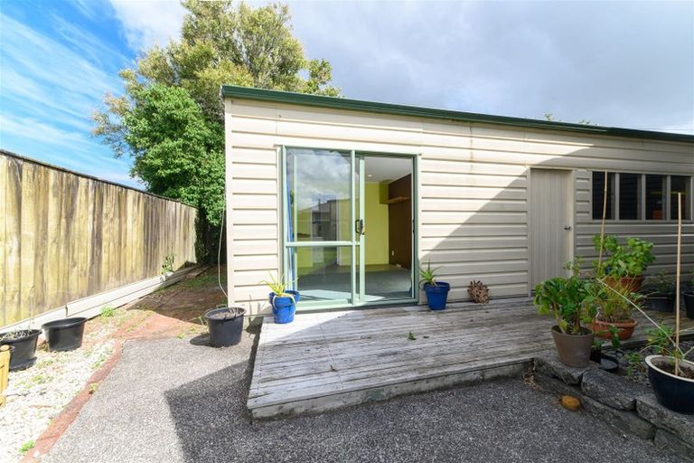 Photo of property in 85 Gloria Avenue, Te Atatu Peninsula, Auckland, 0610