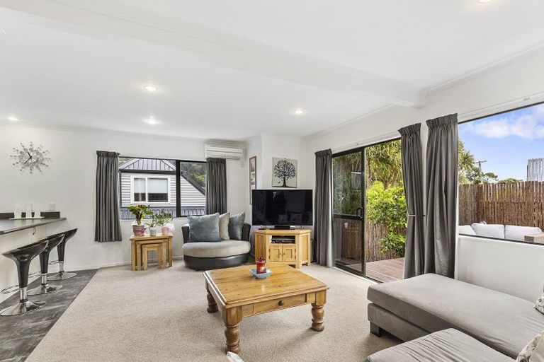 Photo of property in 49u3 Ranui Terrace, Tawa, Wellington, 5028