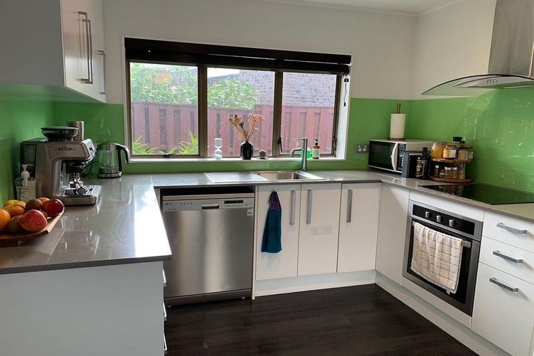 Photo of property in 2/116 Bucklands Beach Road, Bucklands Beach, Auckland, 2012