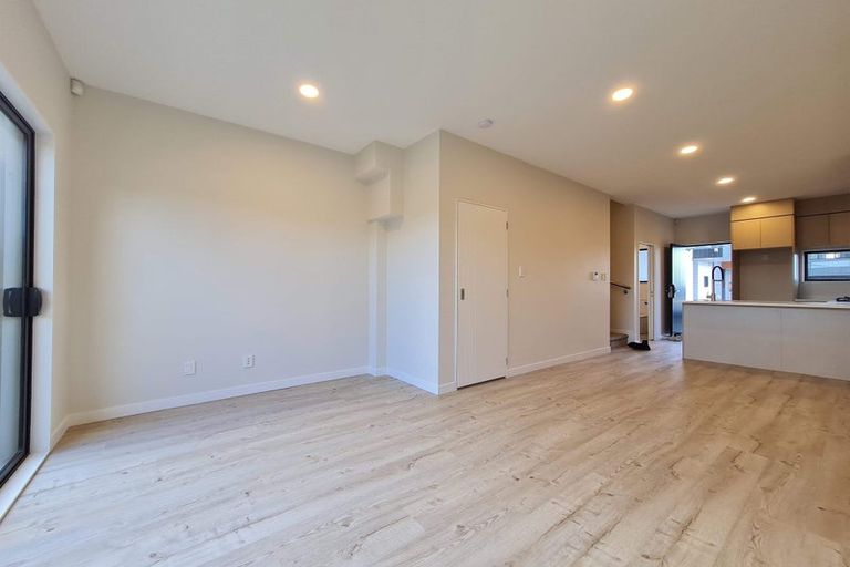 Photo of property in 12/200 Sunnynook Road, Totara Vale, Auckland, 0627