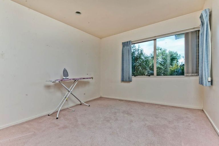 Photo of property in 8 Mandeville Place, Unsworth Heights, Auckland, 0632