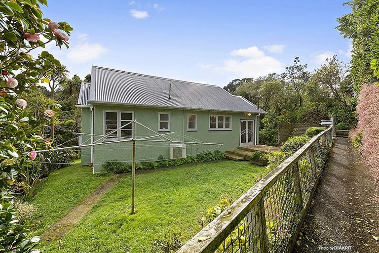 Photo of property in 9 Kaihuia Terrace, Northland, Wellington, 6012
