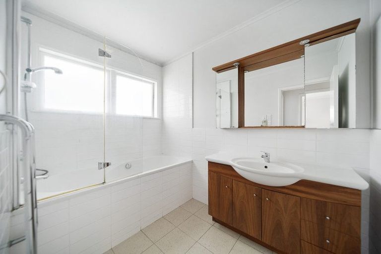 Photo of property in 34 Cyclarama Crescent, Massey, Auckland, 0614