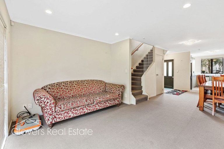 Photo of property in 62 Verdale Circle, Glen Eden, Auckland, 0602