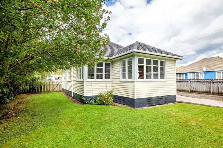 Photo of property in 124 Tipahi Street, Nelson South, Nelson, 7010