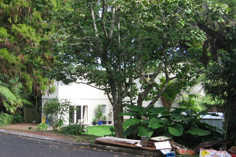Photo of property in 25 Ngaio Road, Titirangi, Auckland, 0604