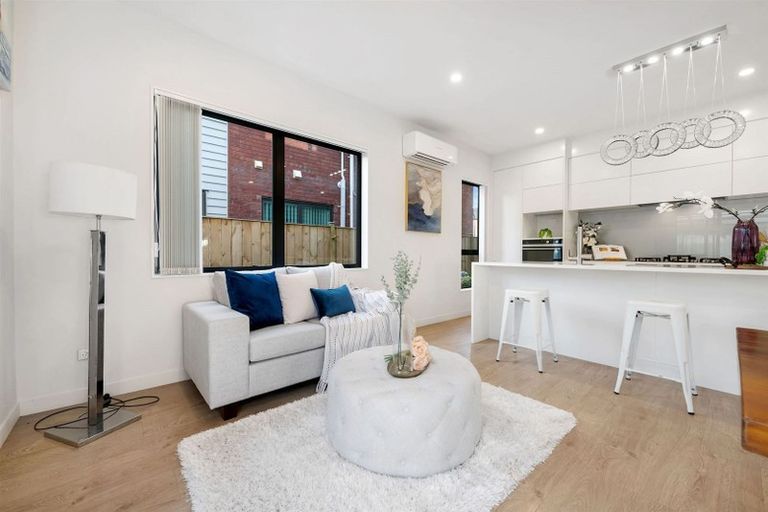 Photo of property in 6 Hinoki Way, Flat Bush, Auckland, 2019