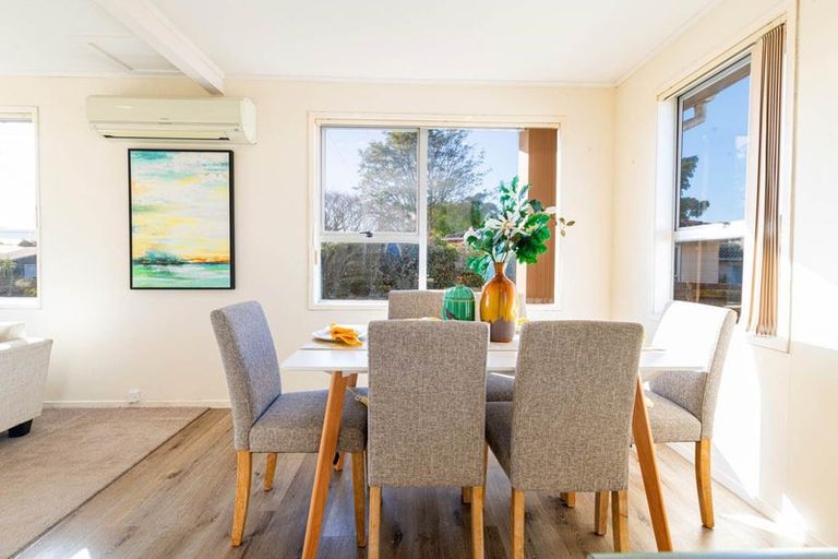 Photo of property in 8 Lisa Rise, Half Moon Bay, Auckland, 2012