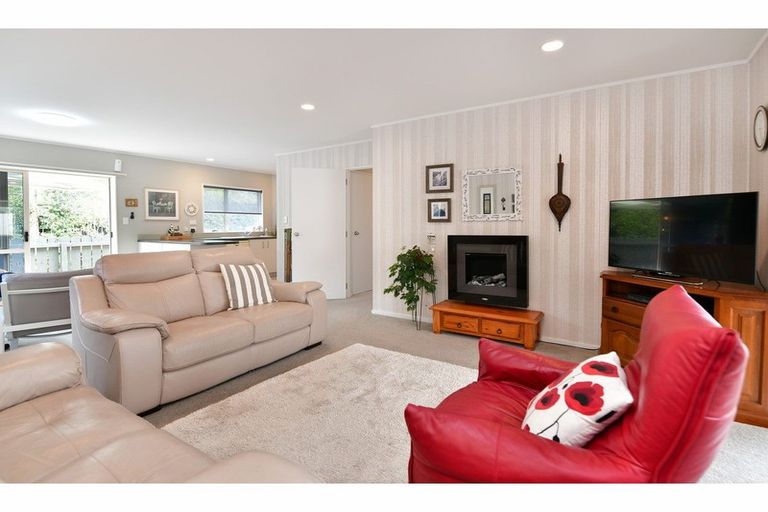 Photo of property in 2/11 Milton Road, Orewa, 0931