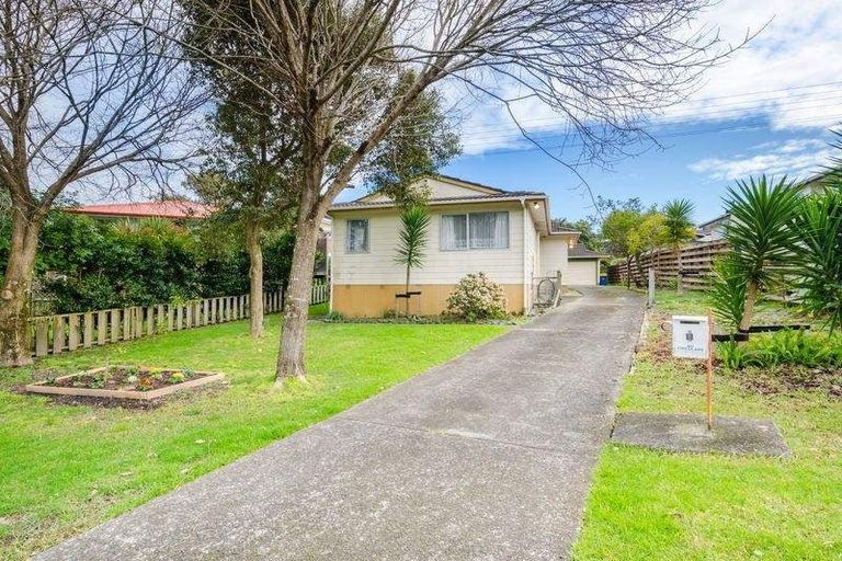 Photo of property in 1 Cushla Place, Massey, Auckland, 0614