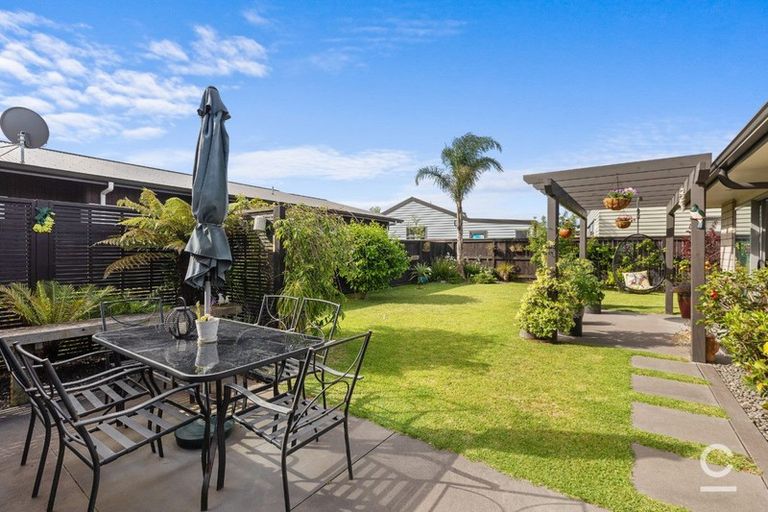 Photo of property in 25 Raiha Street, Papamoa Beach, Papamoa, 3118