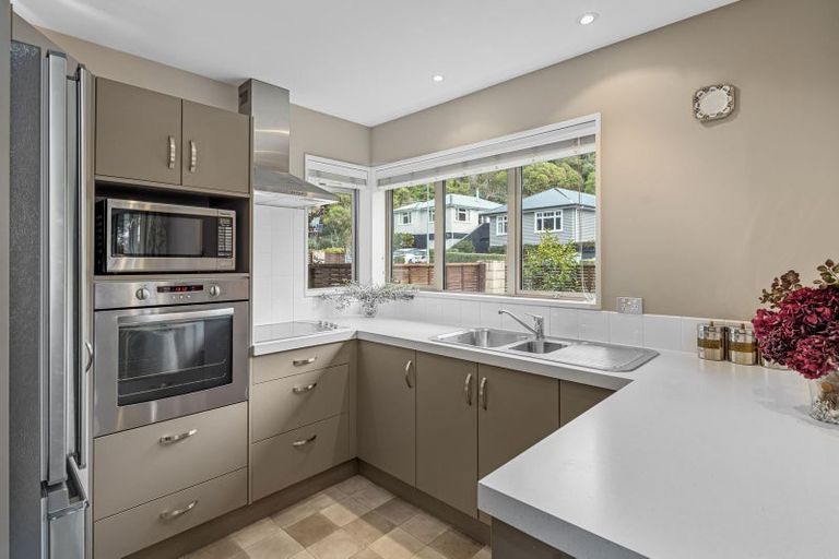 Photo of property in 19b Aratoro Place, Mount Pleasant, Christchurch, 8081