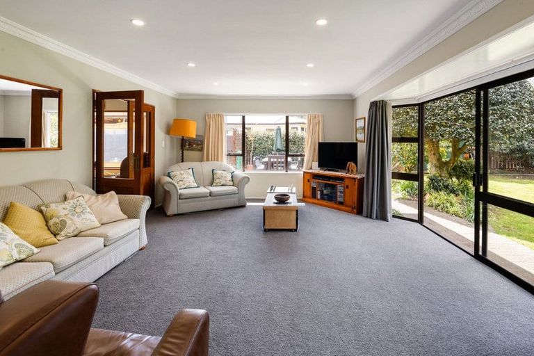 Photo of property in 251 Shakespeare Street, Leamington, Cambridge, 3432