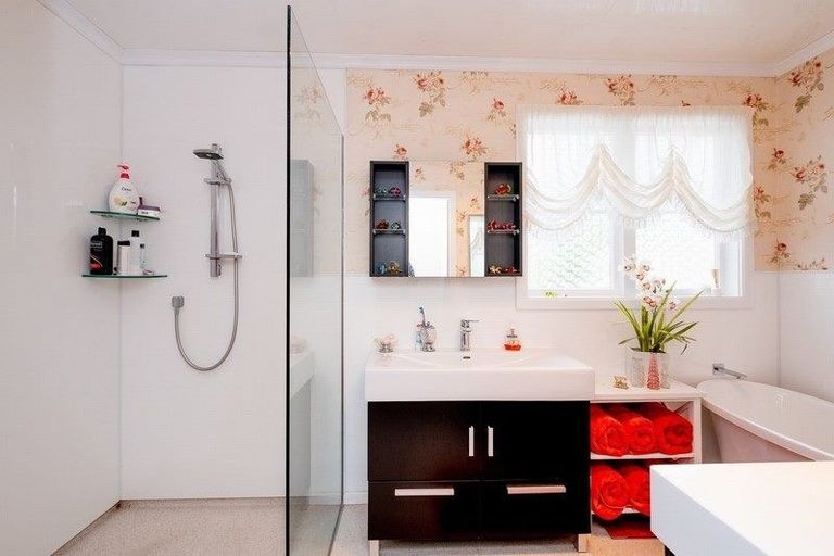 Photo of property in 16 Montjoy Street, Stratford, 4332