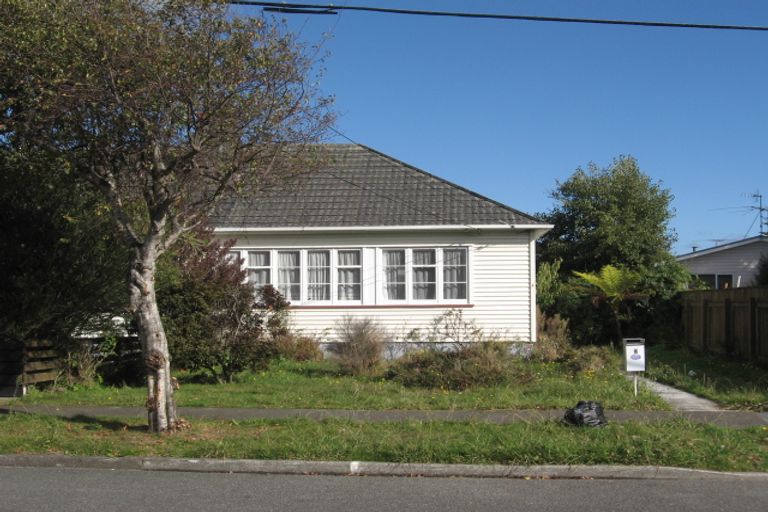 Photo of property in 4 Pilcher Crescent, Naenae, Lower Hutt, 5011