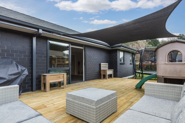 Photo of property in 1 Genoa Place, Whitby, Porirua, 5024