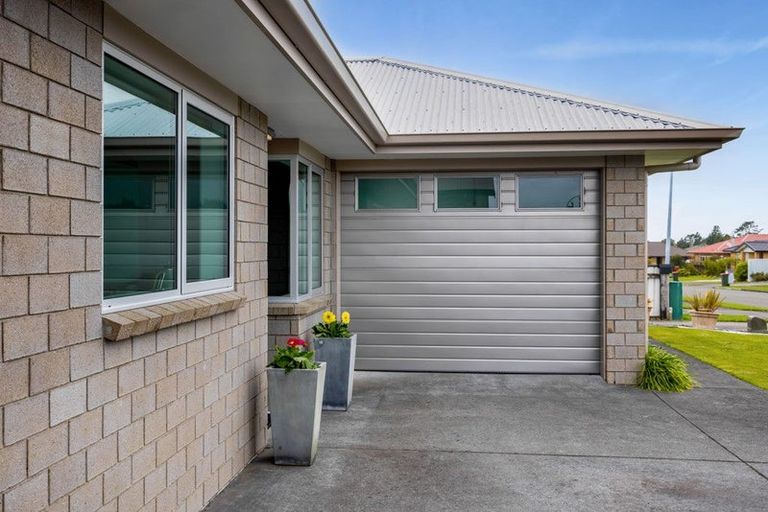 Photo of property in 8 Montague Grove, Stratford, 4332