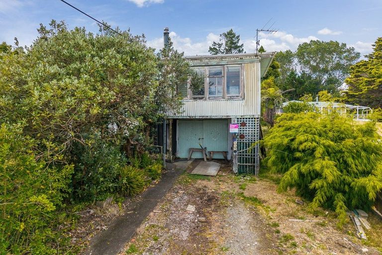 Photo of property in 10 Seymour Road, Sunnyvale, Auckland, 0612