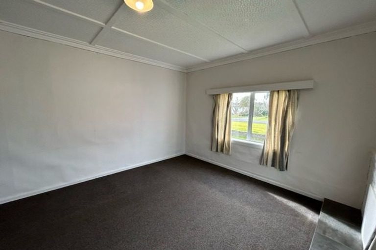 Photo of property in 5 Strange Street, Waitara, 4320