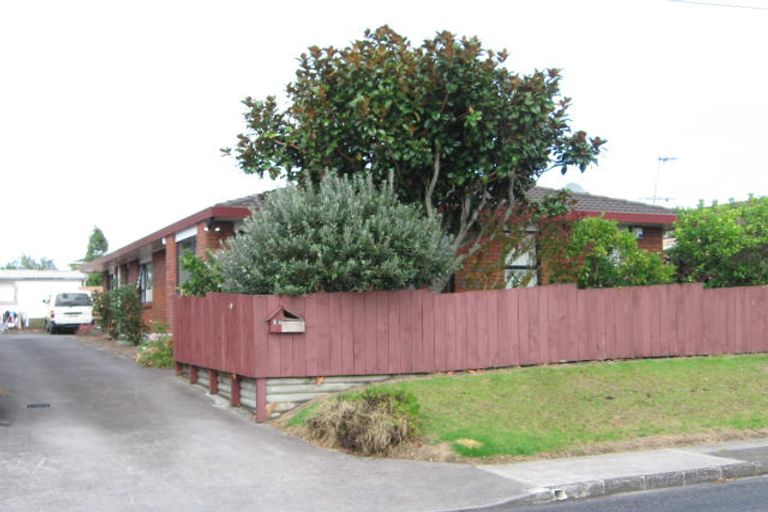Photo of property in 1 Grainger Road, Te Atatu South, Auckland, 0610