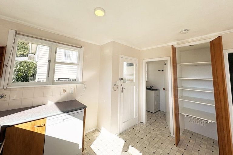 Photo of property in 1 Holmes Grove, Naenae, Lower Hutt, 5011