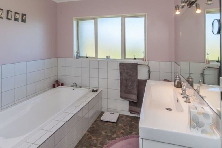 Photo of property in 49a Gordon Place, Levin, 5510