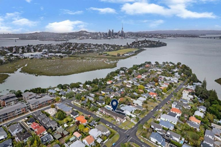 Photo of property in 2/39 Aramoana Avenue, Devonport, Auckland, 0624