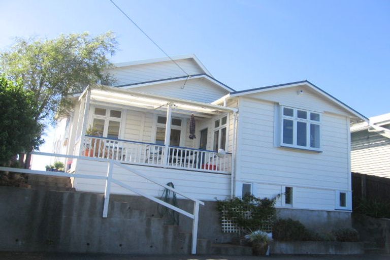 Photo of property in 107 Creswick Terrace, Northland, Wellington, 6012