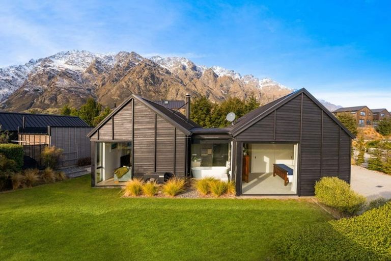 Photo of property in 2 Kotuku Lane, Hobsonville, Auckland, 0616