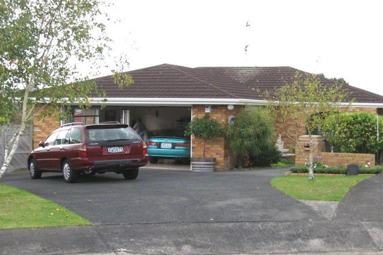 Photo of property in 9 Fernbird Place, Massey, Auckland, 0614