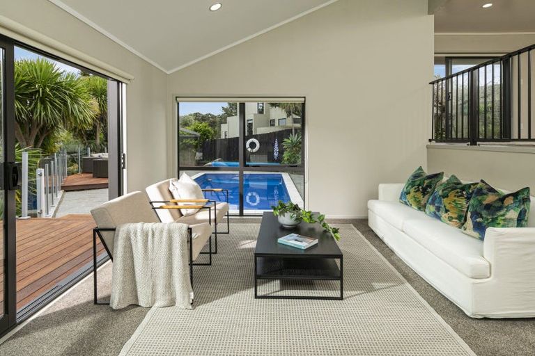 Photo of property in 33 Waipuia Place, Greenhithe, Auckland, 0632