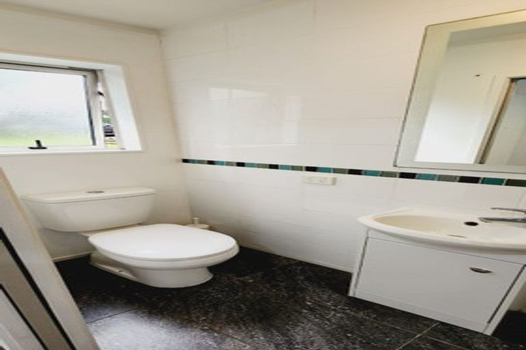 Photo of property in 100 Spinella Drive, Bayview, Auckland, 0629