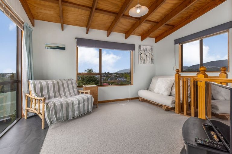 Photo of property in 5 Miro Road, Raumati South, Paraparaumu, 5032