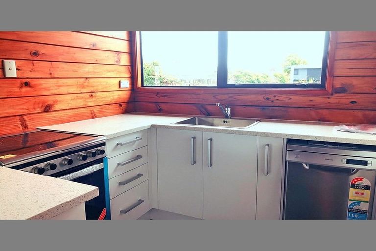 Photo of property in 49 Larnoch Road, Henderson, Auckland, 0610